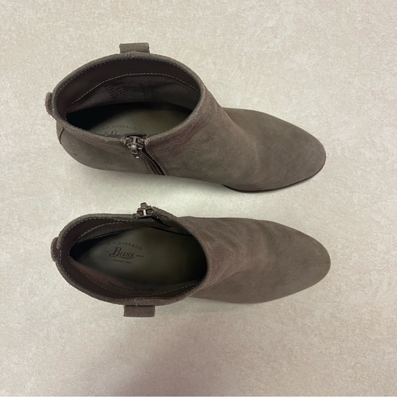 Bass Shiloh Suede Booties Size 7.5 Taupe Side Zip - Picture 7 of 9